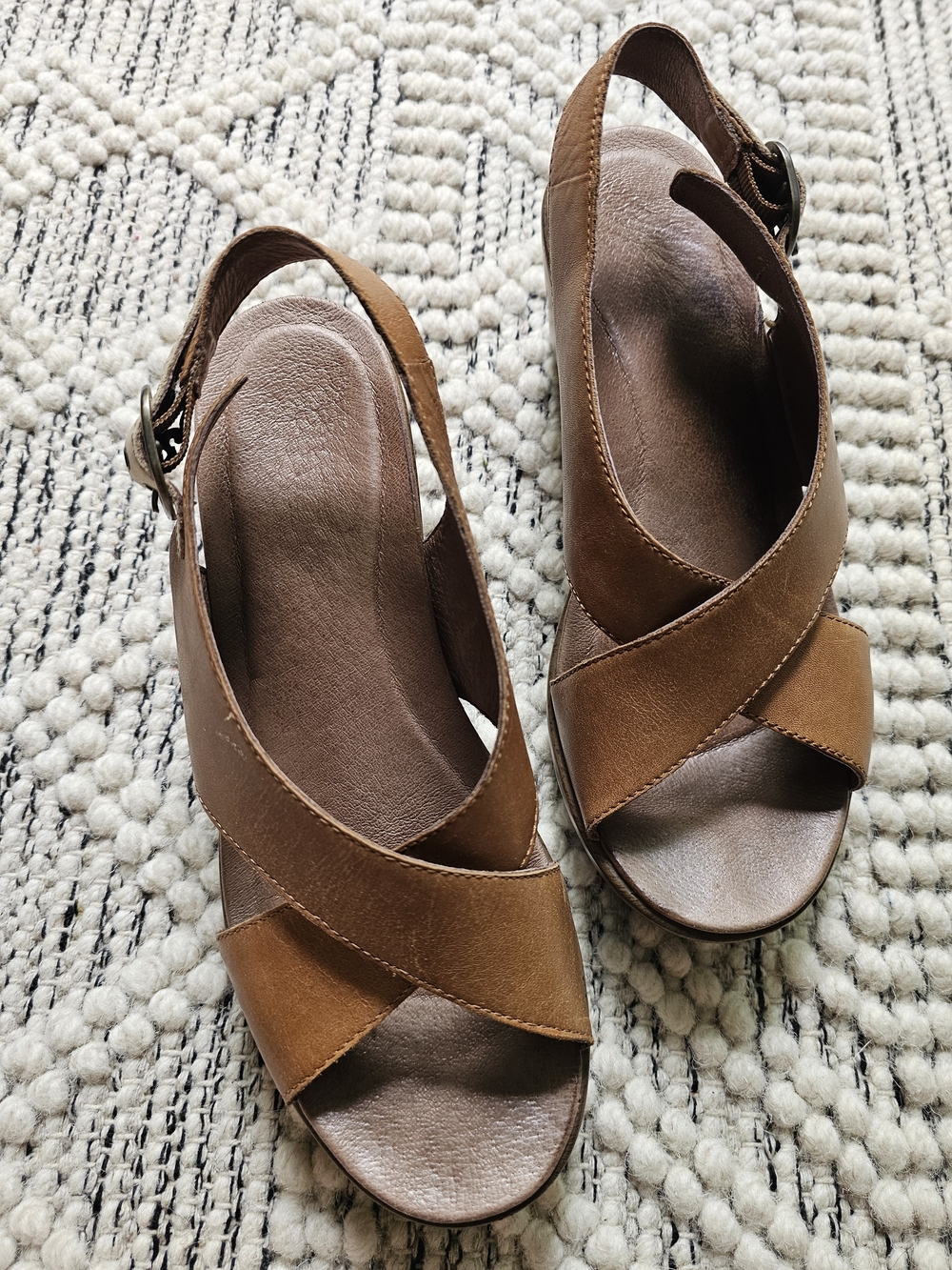 GUC Dansko Jacinda Leather Crisscross Slingback Wedge Sandal Clogs Size 40